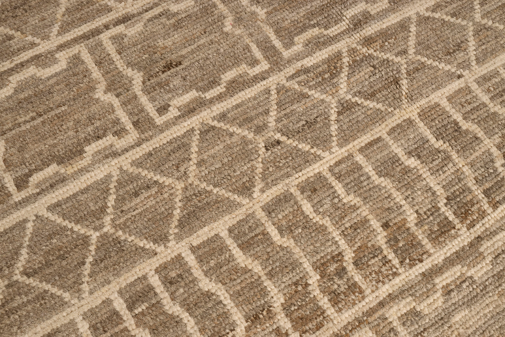 Modern Woven Rug in Gray Geometric Pattern